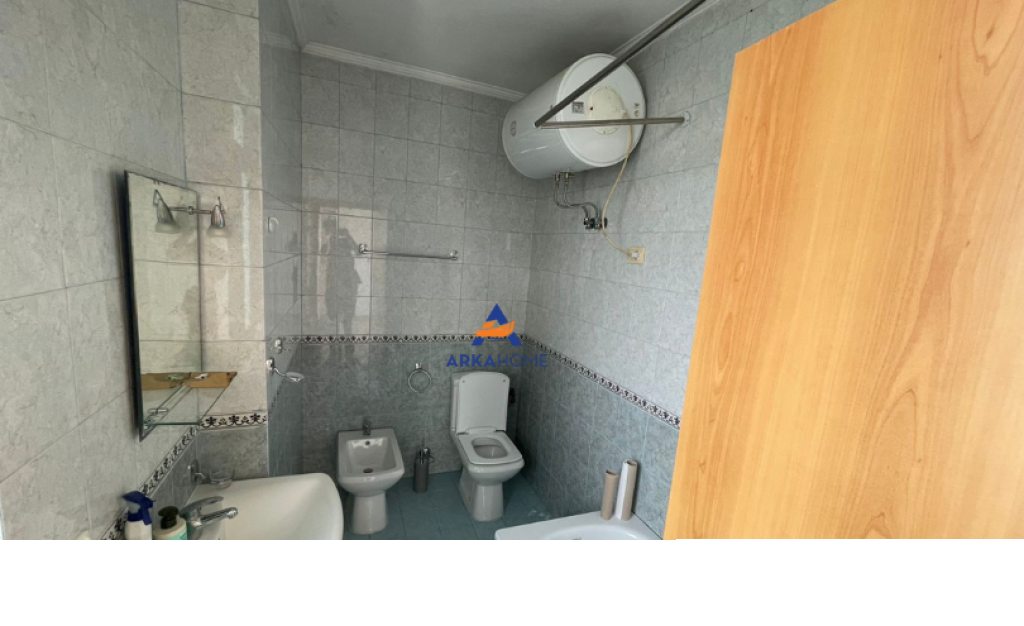 JEPET AMBIENT ZYRE ME QERA 3+1+2BALLKONE "TE ISH-EKSPOZITA" 1.500 EURO