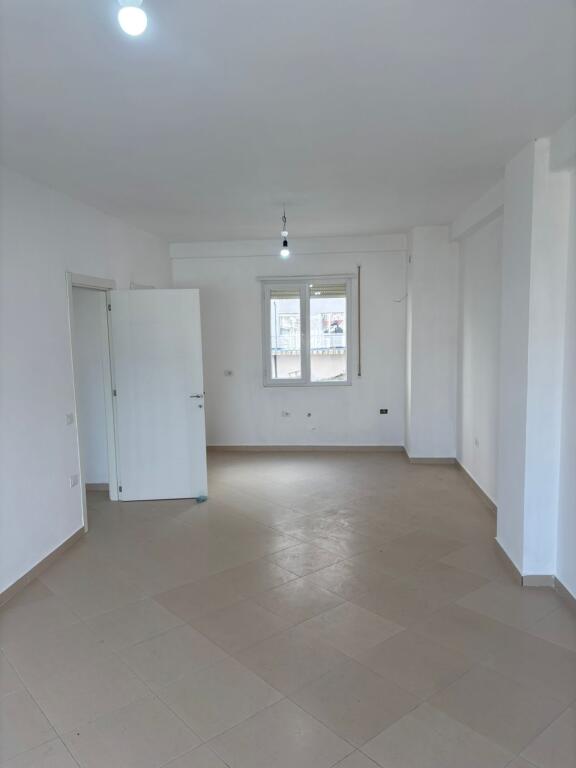 Vendesi Appartamento 2+1, a SHKOZE