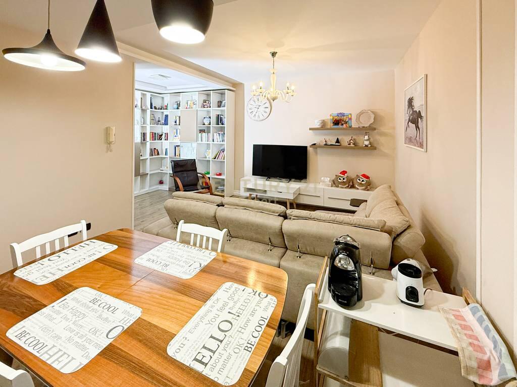 Affittiamo villa su 4 piani in Via Riza Cerova, Tirana!