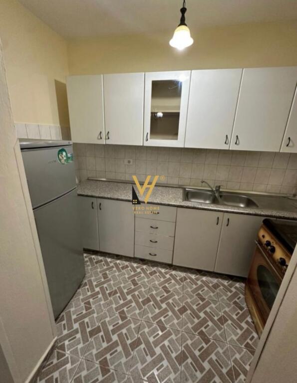 JEPET APARTAMENT 3+1 ME QIRA TE BLV ZOGU I PARE 550 EURO
