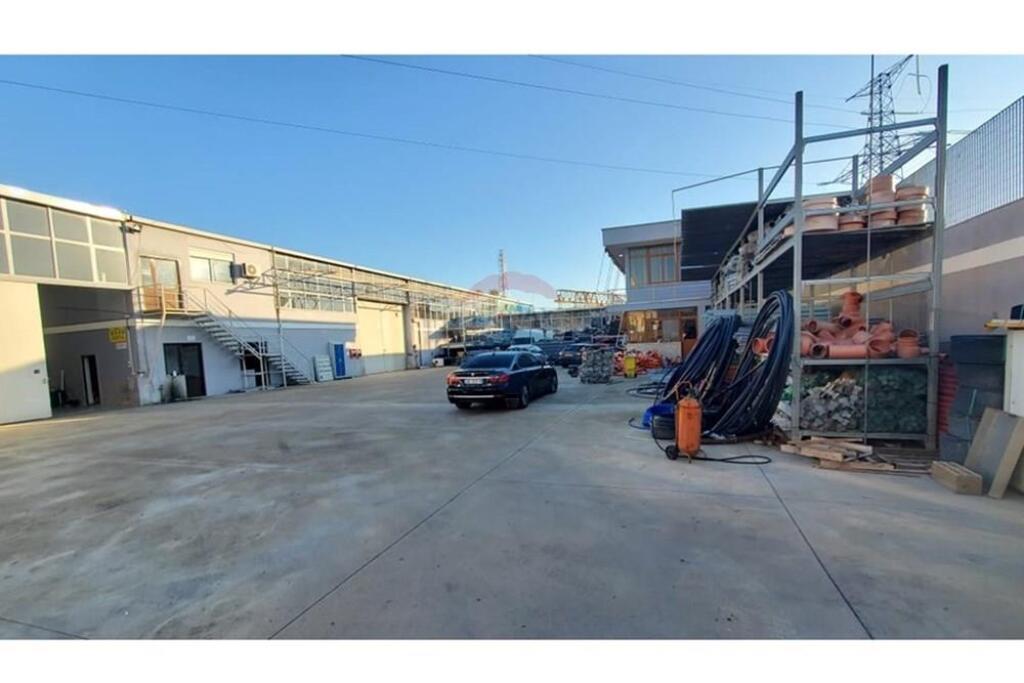 Magazzino in vendita sull'autostrada Tirana-Durazzo