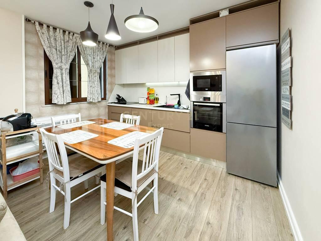 Affittiamo villa su 4 piani in Via Riza Cerova, Tirana!