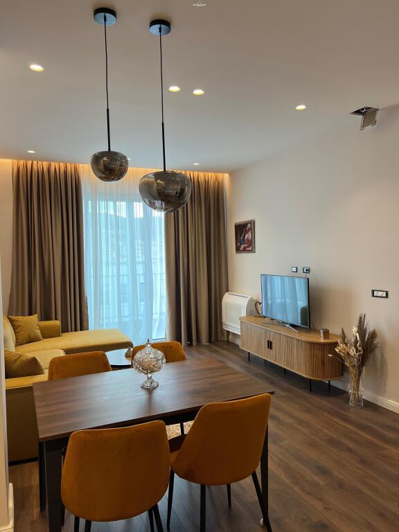 Apartament Me Qera 2+1 Tek Komuna e Parisit (ID B2201512) Tirane