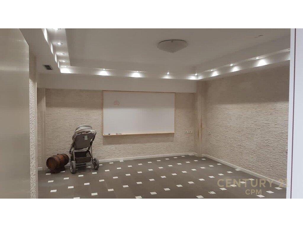 Commercial Space for Sale – Paris Commune