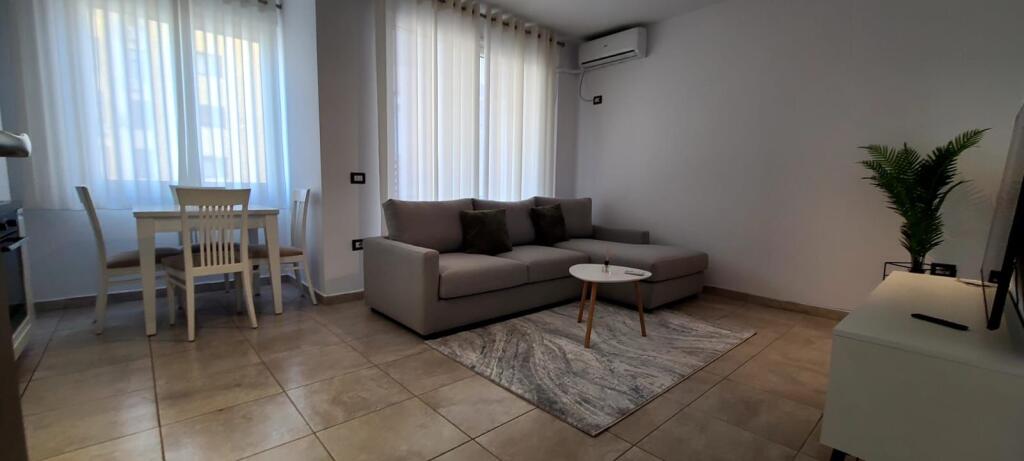 Apartament per qira 1+1+ garazhd