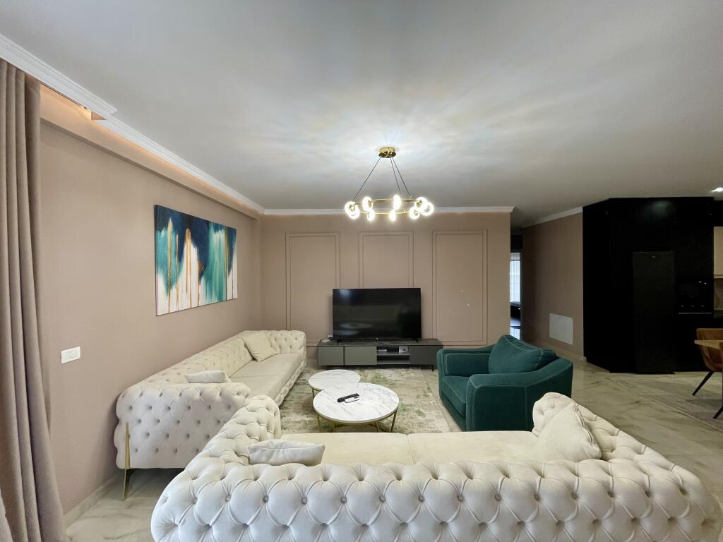 Jepet me QIRA apartament 3+1 ELITAR buzë Liqenit të Farkës