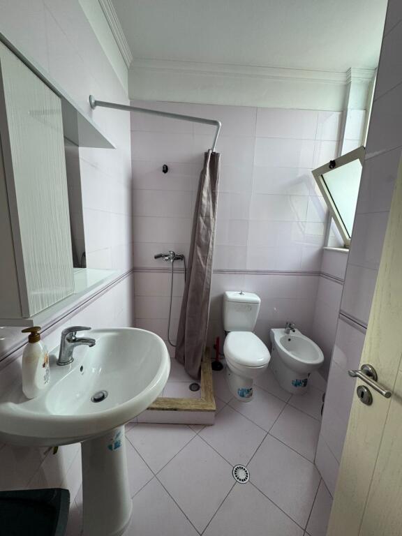 Apartment 1+1, Mine Peza!