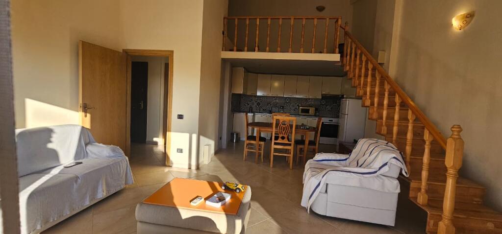 JEPET ME QIRA – 2+1+2 me verandë 200 m², Plazh “Te Tocaku”, Durrës 🏖️🏢