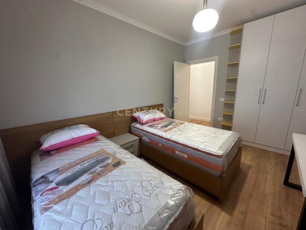 Apartament i ri 2+1+2 me qira pranë Pazarit të Ri