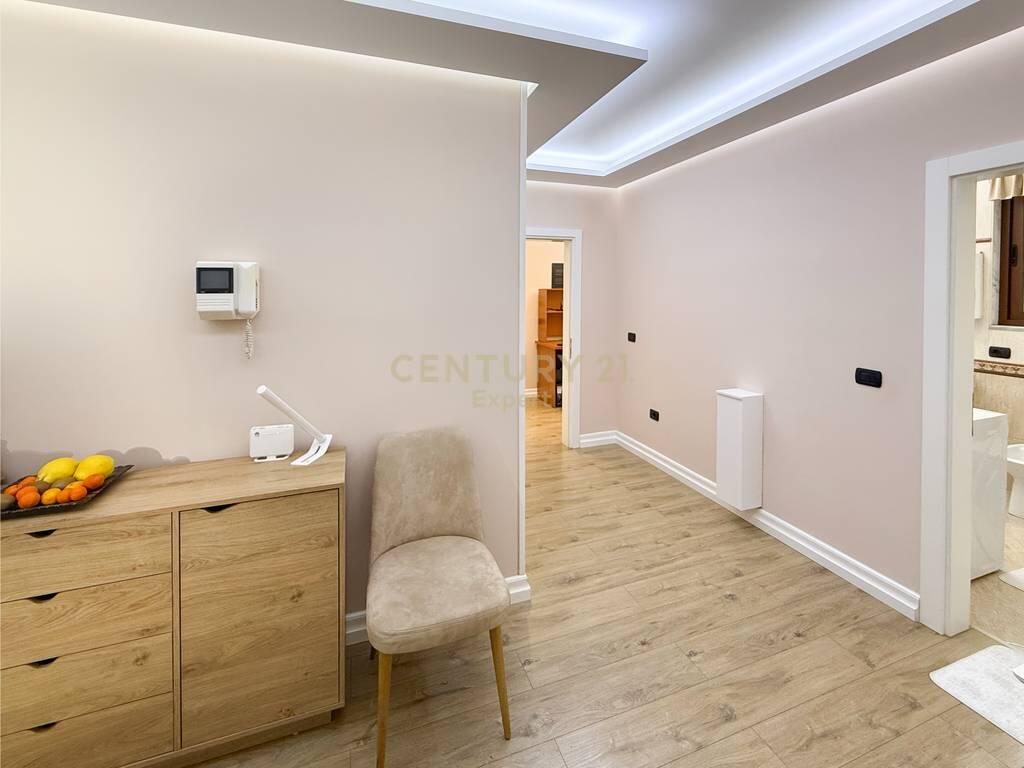 Affittiamo villa su 4 piani in Via Riza Cerova, Tirana!