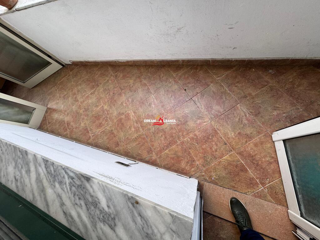 Locale in affitto con 5 sezioni vicino al Tribunale Distrettuale in Vasil Shanto, Tirana (ID 42611381)