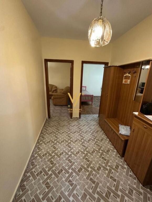 JEPET APARTAMENT 3+1 ME QIRA TE BLV ZOGU I PARE 550 EURO