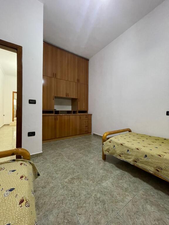 Jepet me qira apartament 2+1 tek Rruga Myslym Keta!!!!