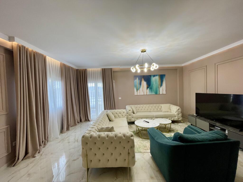 Jepet me QIRA apartament 3+1 ELITAR buzë Liqenit të Farkës