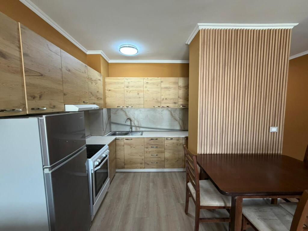 Apartament 2+1 per qira tek Lulishtja tek Komuna e Parisit.