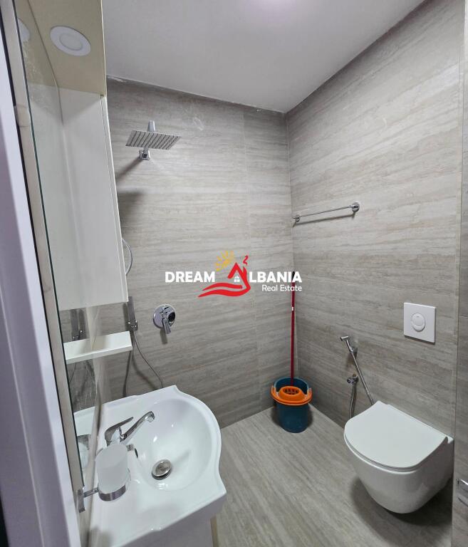 Jepet me qera apartament 2+1 tek Komuna e Parisit, prane Kika 2 (ID 42215428)