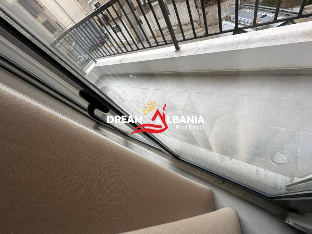 Appartamento 1+1 in affitto con parcheggio incluso sulla strada di Durazzo vicino a Colosseo (ID 42111489)