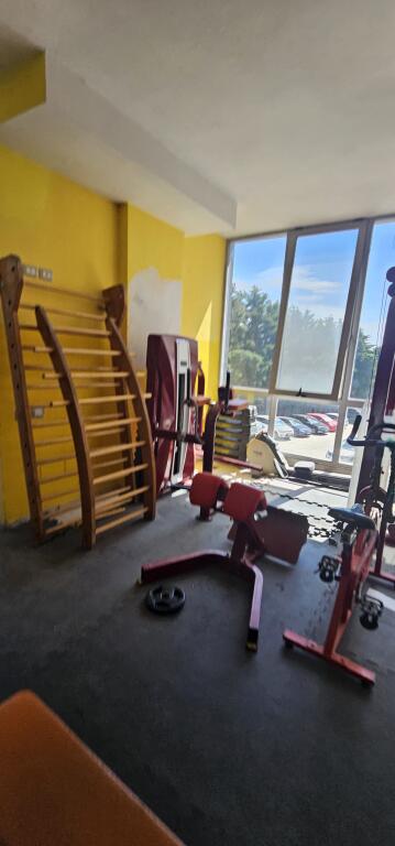 VENDESI AMBIENTE DI 192 M2 POSSIBILITA' DI 3 APPARTAMENTI DI 1+1 L.13 PLAZH