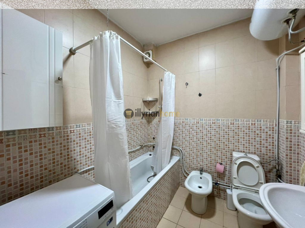 Jepet me Qira Apartament 2+1+2 Tualete, përballë “Toptani Center”, Tiranë