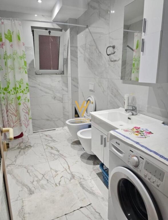 JEPET APARTAMENT 3+1 ME QIRA TE BLV ZOGU I PARE 550 EURO