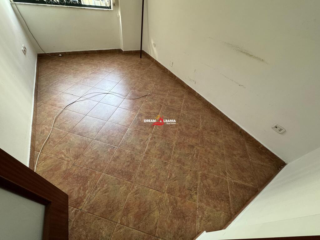Locale in affitto con 5 sezioni vicino al Tribunale Distrettuale in Vasil Shanto, Tirana (ID 42611381)