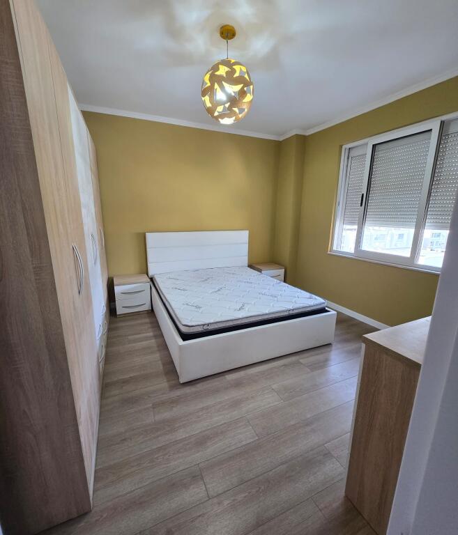 Jepet me qera Apartamenti 2+1, Komuna e Parisit te Lulishtja ,700 mije leke