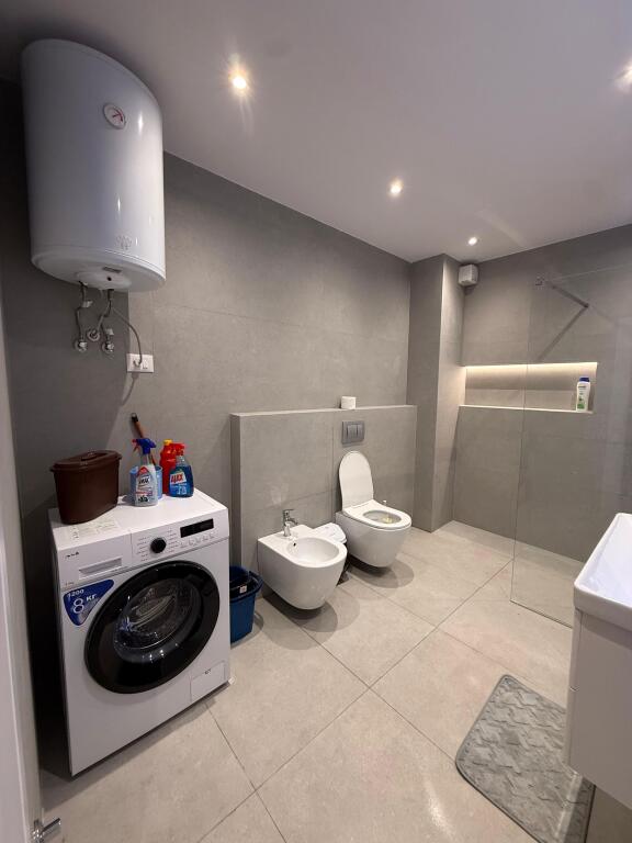 Apartament me qera 1+1 Astir