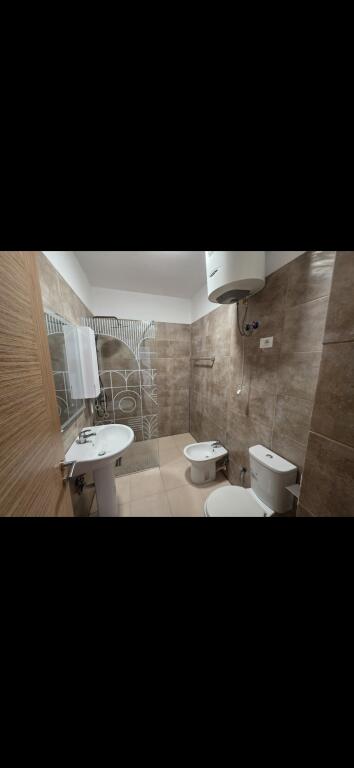 5 Maji Jepet Apartament 3+1+2 Me Qera