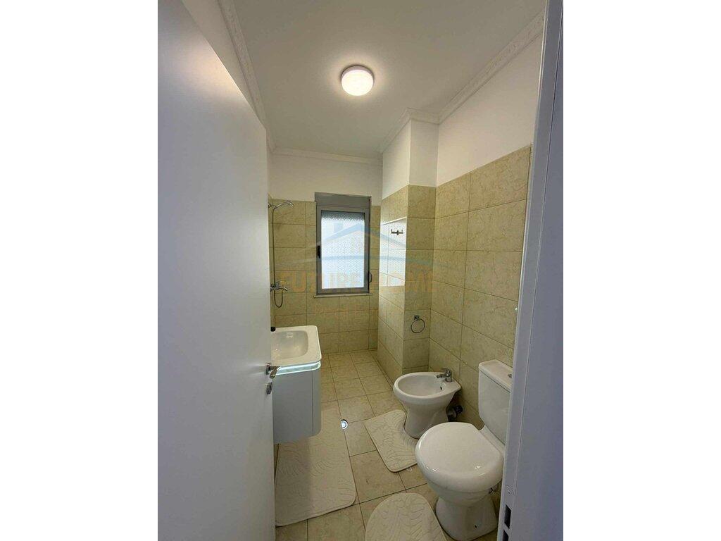 In vendita, appartamento 2+1+2, Unaza e Re, Tirana.