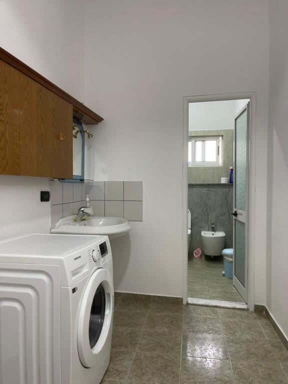 Jepet me qira apartament 2+1 tek Rruga Myslym Keta!!!!