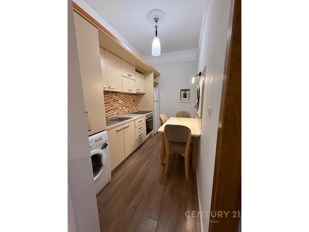 Apartament 1+1 per qira ne nje vile private me hyrje te dedikuar ne zonen e Brrylit. 450 € /Muaj
