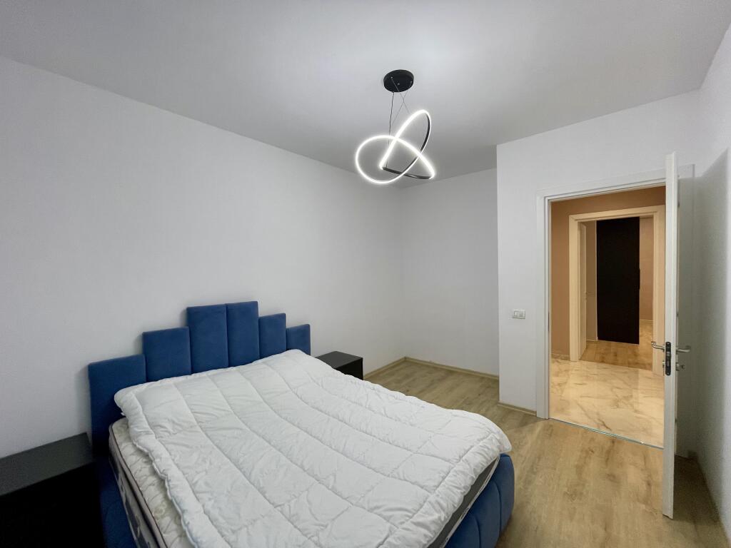 Jepet me QIRA apartament 3+1 ELITAR buzë Liqenit të Farkës