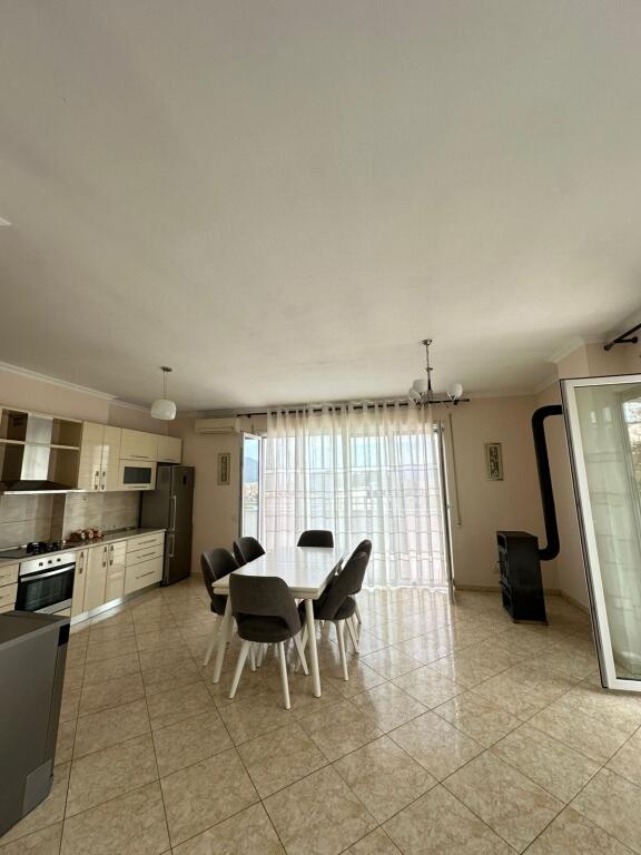 Kopshti Zoologjik 3+1 me verande/ Qera