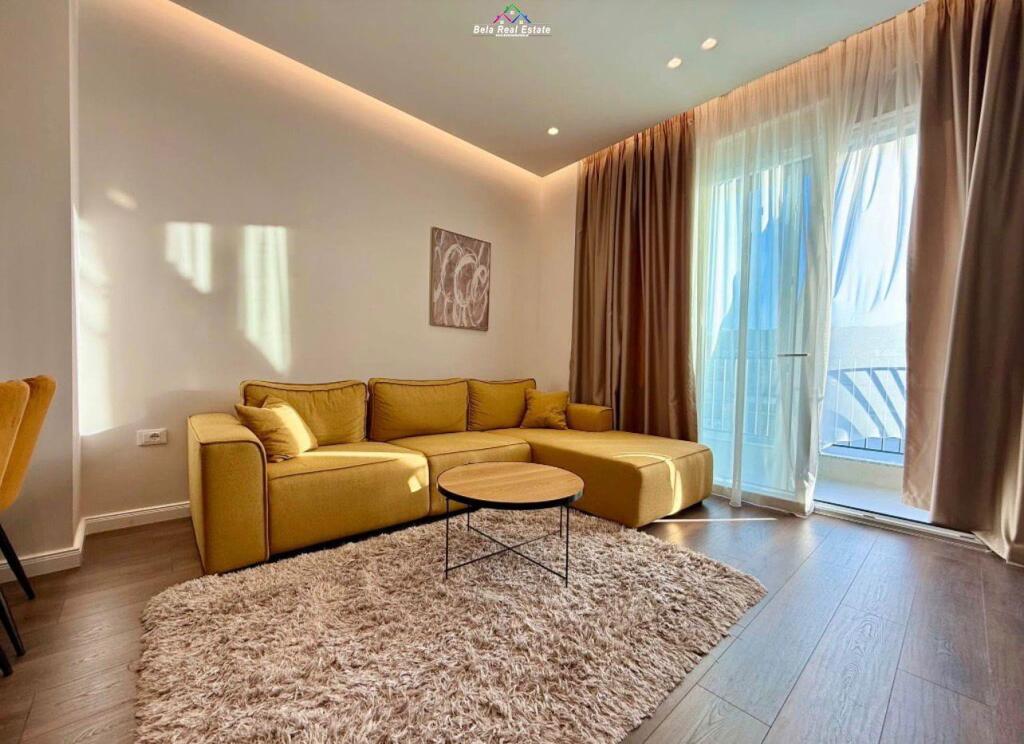 Apartament Me Qera 2+1 Tek Komuna e Parisit (ID B2201512) Tirane