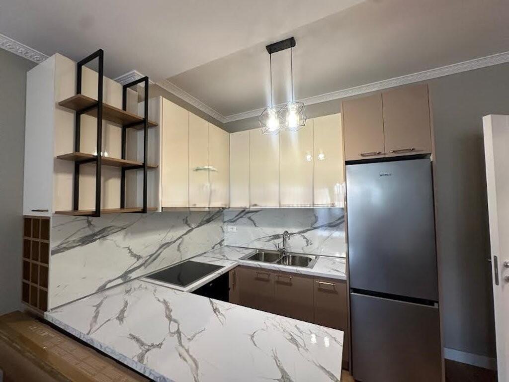 Apartment newly furnished for rent at Pazari Ri. 880 € /Month