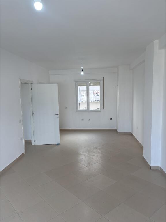 Shitet apartament 2+1 ne Fresk