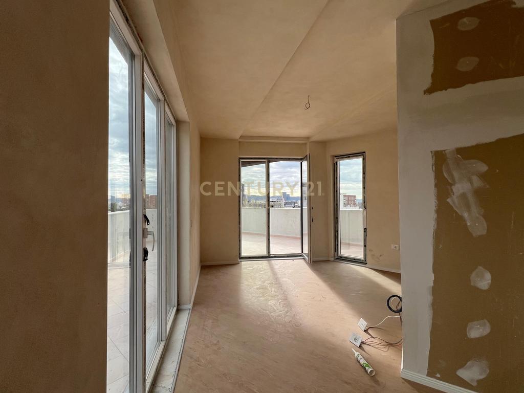 🏡 FOR SALE 2+1 APARTMENT WITH VERANDA – NEAR THE UNITED SCHOOL