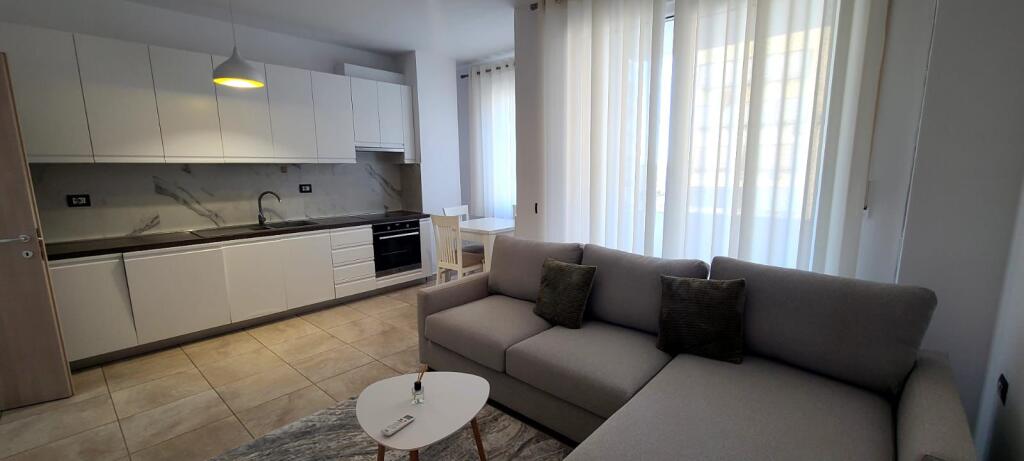 Apartament per qira 1+1+ garazhd