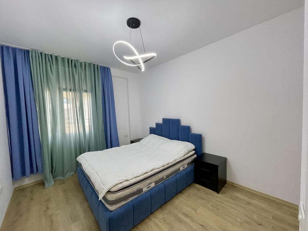 Jepet me QIRA apartament 3+1 ELITAR buzë Liqenit të Farkës