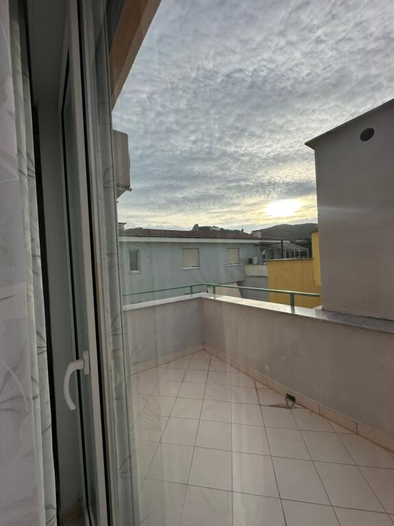 Kopshti Zoologjik 3+1 me verande/ Qera