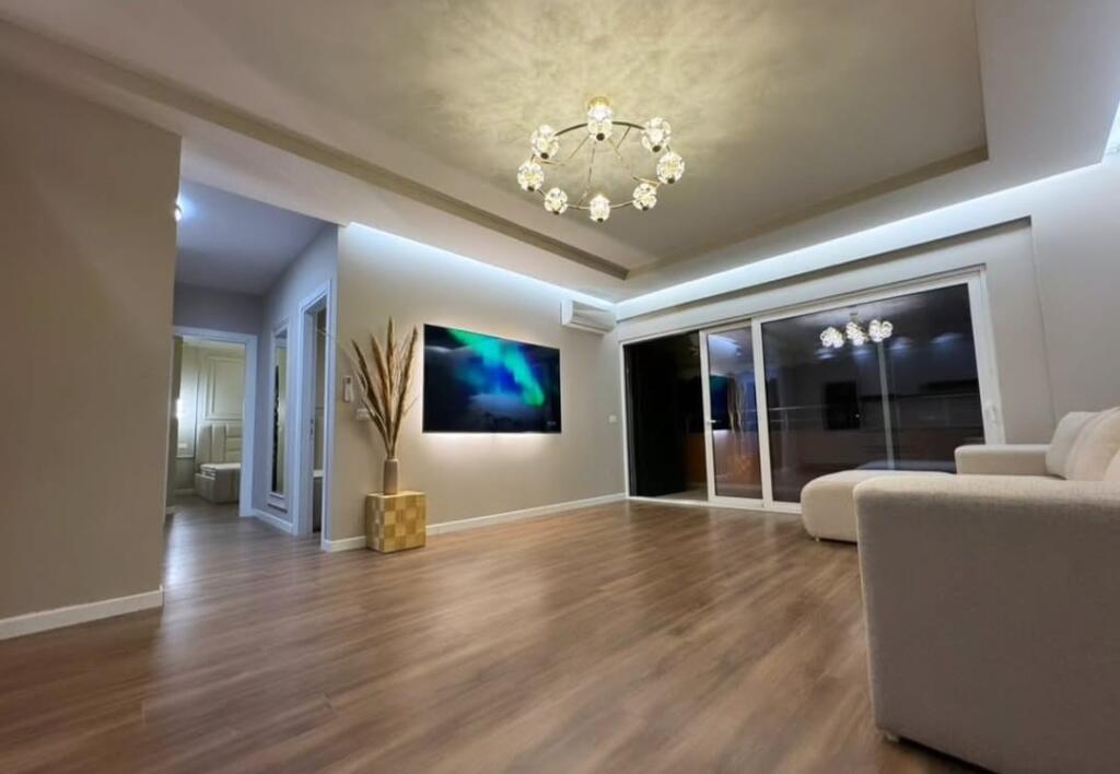 Prane Rruges se Kosovareve - Shesim super apartament 2+1+2