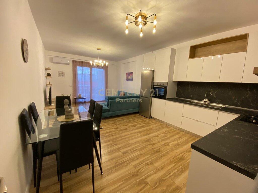 JEPET ME QIRA APARTAMENT 2+1 TE"" TIRANA GOLDEN PARK 3"!