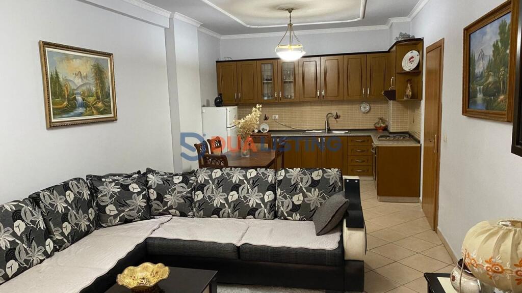 Apartament 2+1 me qera ne zonen e Astirit !