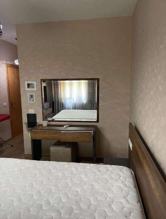 Apartament me qera 2+1