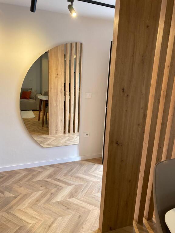 🏠Pak minuta larg Ish Tregut Elektrik,Rr.Bajram Allaraj,jepet me qera kati i I-re i nje vile,2+1,i sapo mobiluar 700Euro