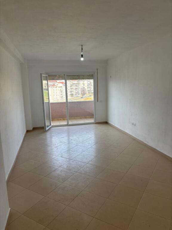 Shitet apartament 2+1 Fresk