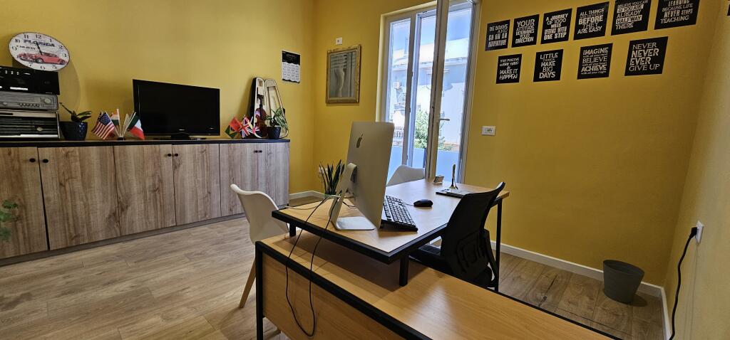 Zyre me qera per , ekonomist, jurist etj