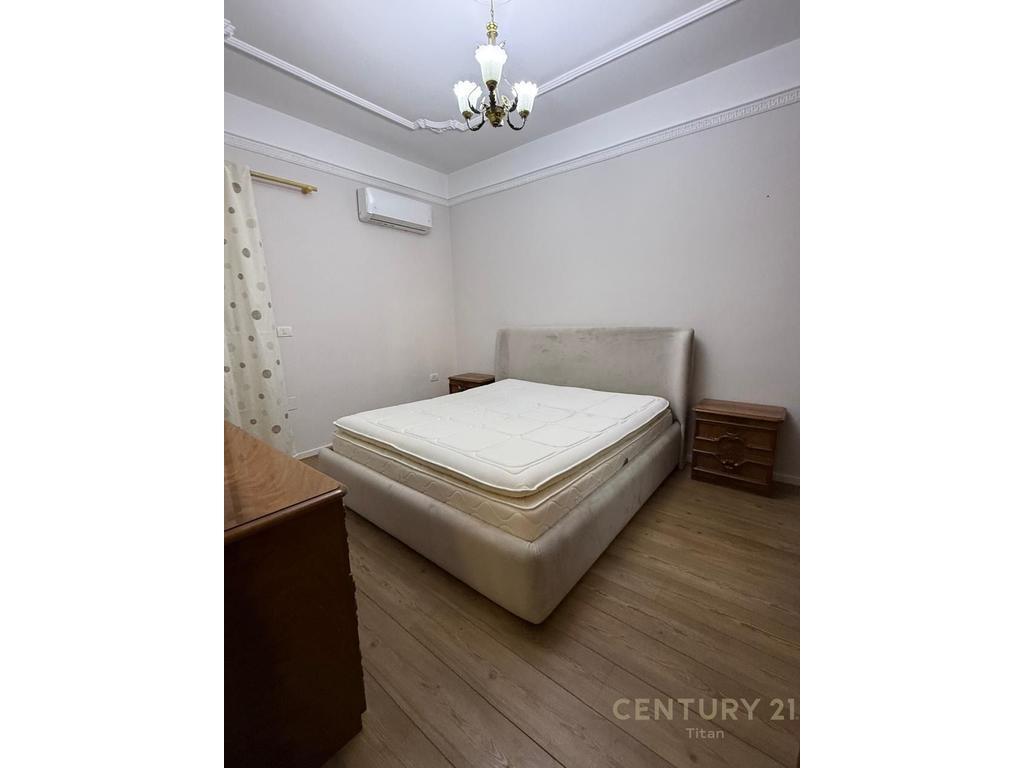 Apartament 1+1 per qira ne nje vile private me hyrje te dedikuar ne zonen e Brrylit. 450 € /Muaj