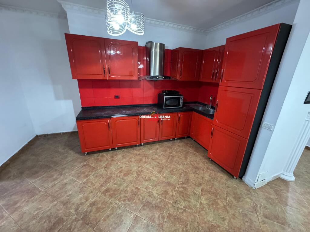 Locale in affitto con 5 sezioni vicino al Tribunale Distrettuale in Vasil Shanto, Tirana (ID 42611381)