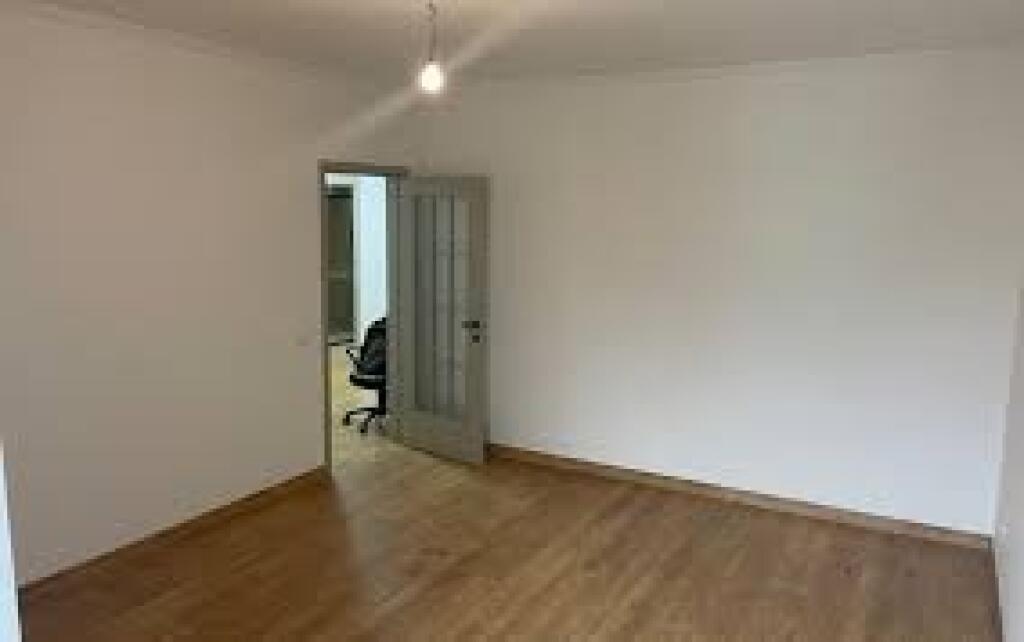 Ufficio in Affitto a Myslym Shyr (ID BZ2722) Tirana